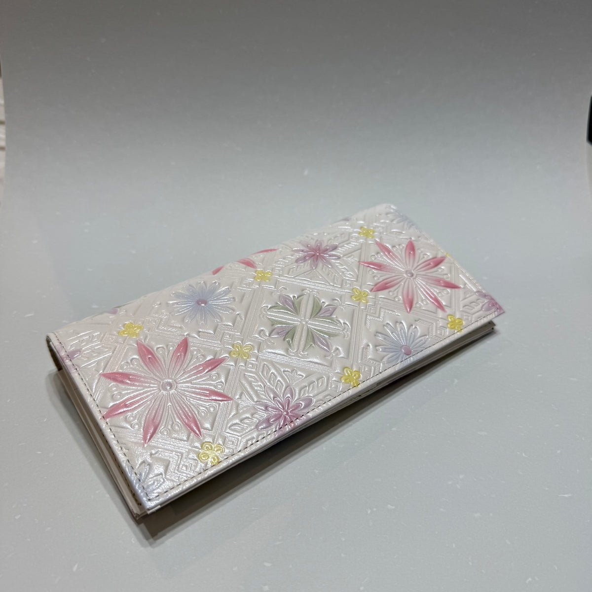被せ長財布　格子華パール