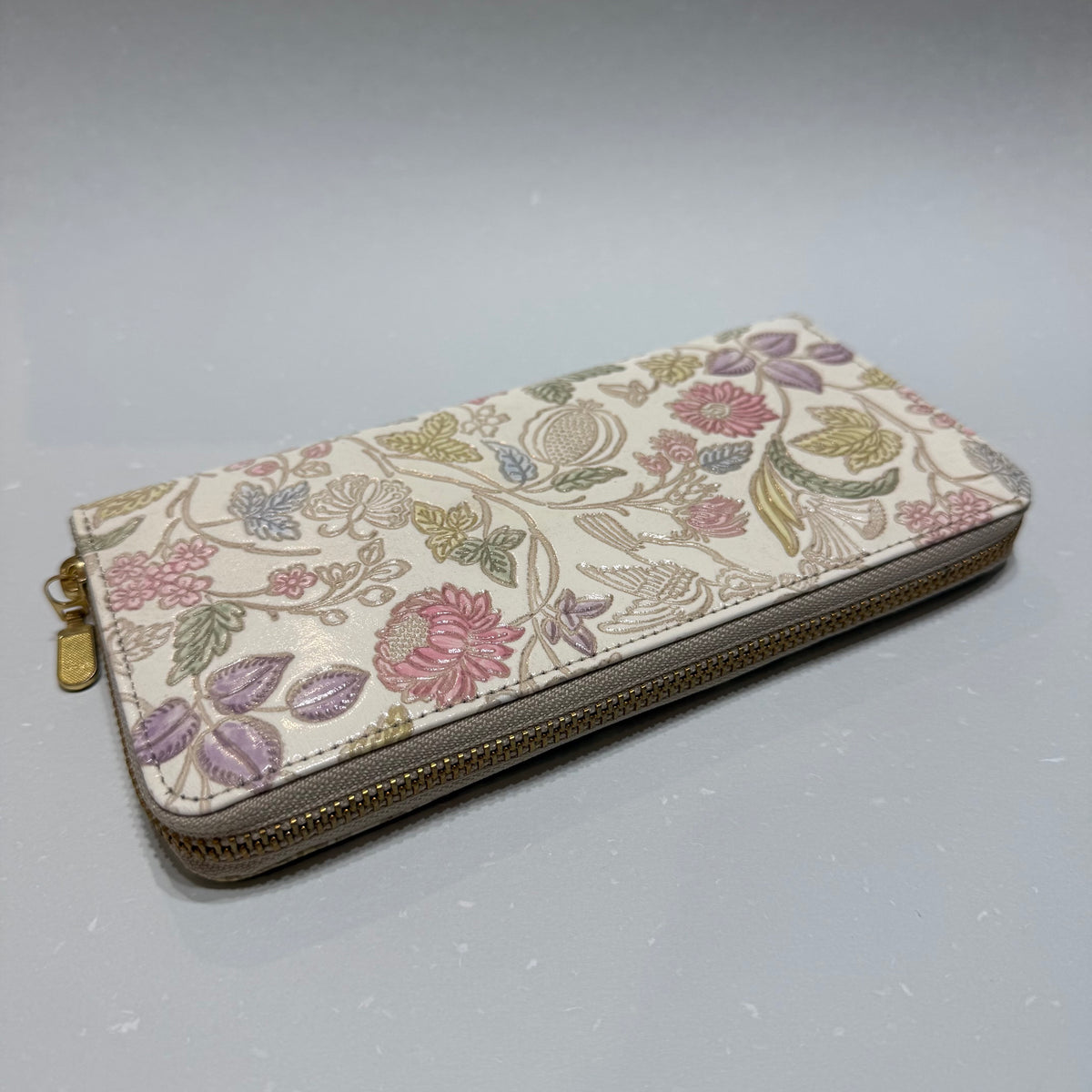 ラウンドファスナー財布　辻々花