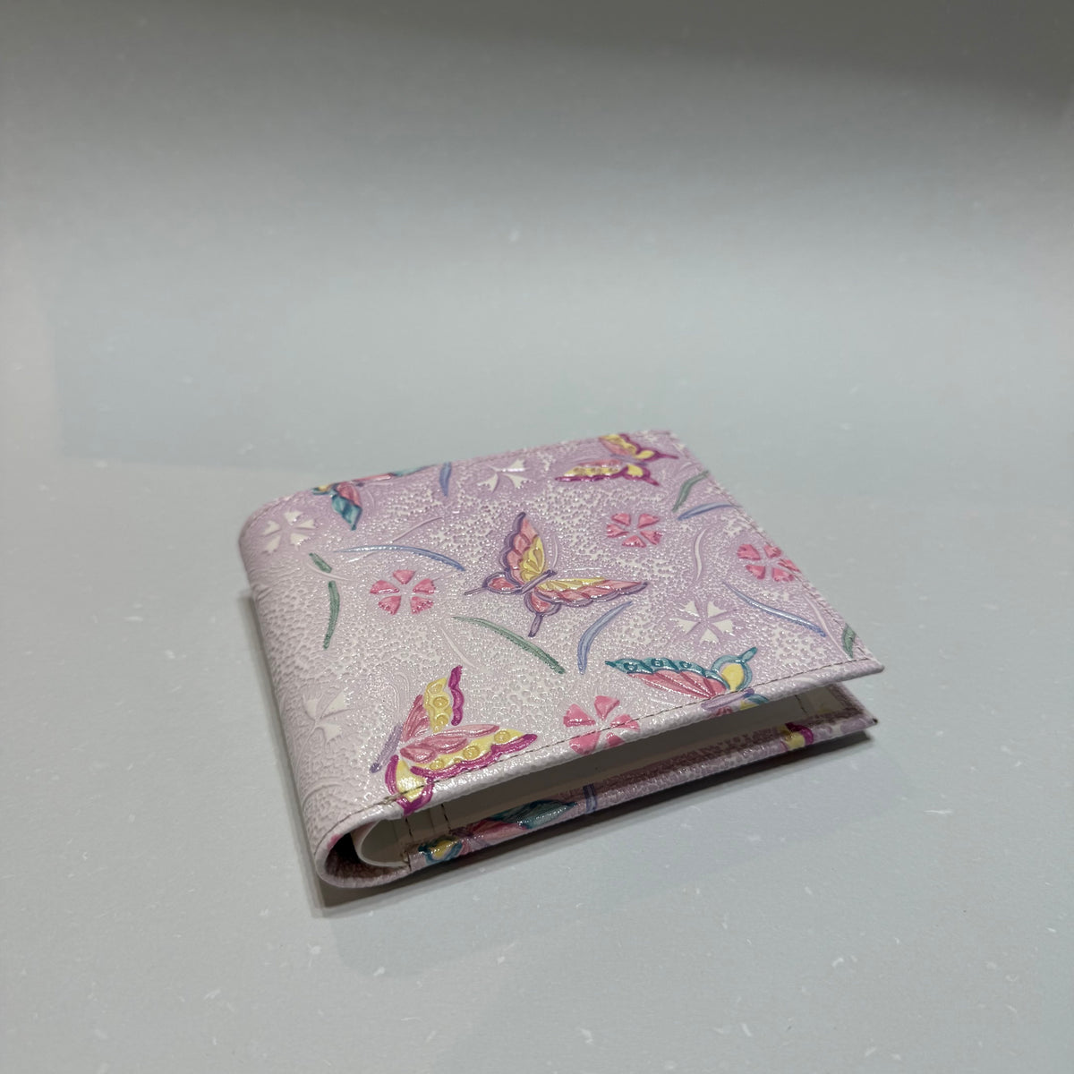 二つ折り財布　蝶パープル