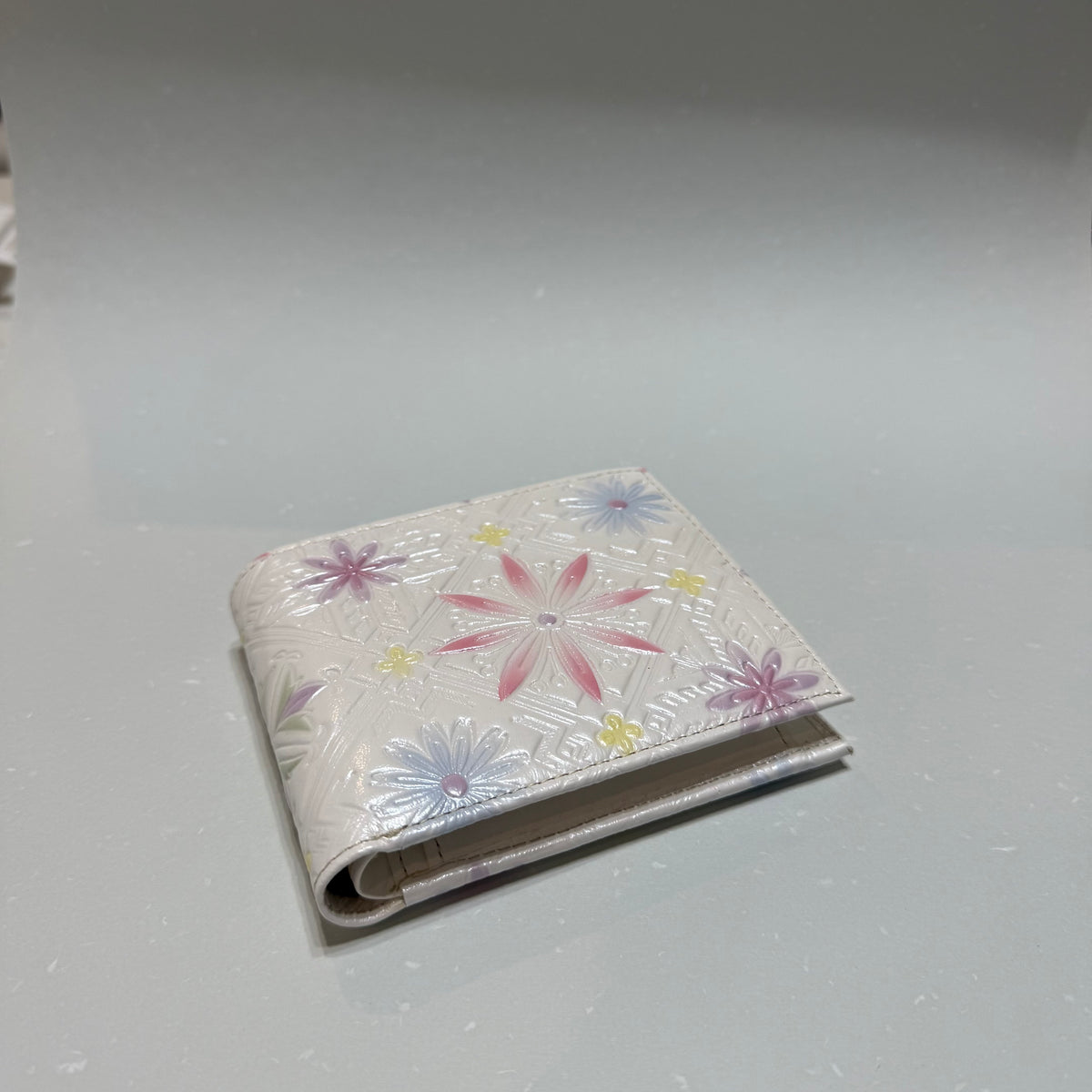二つ折り財布　格子華パール